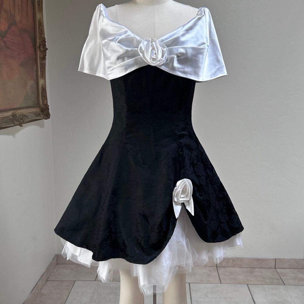 Vintage 80s Prom Dress Black White Fit Flare Satin Rosette Party Women M Roberta